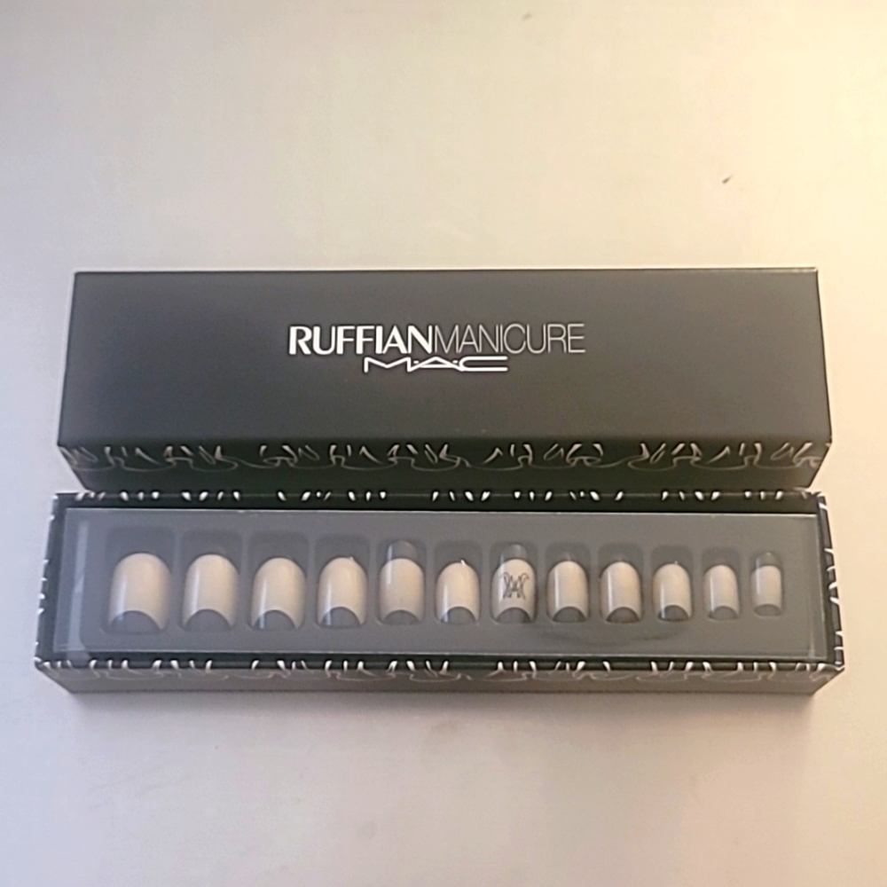 MAC Ruffian Manicure Artificial Nails